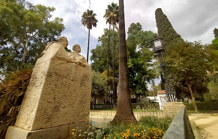 La feria de Utrera rendirá homenaje a los Álvarez Quintero con una iluminación especial en el parque de Consolación