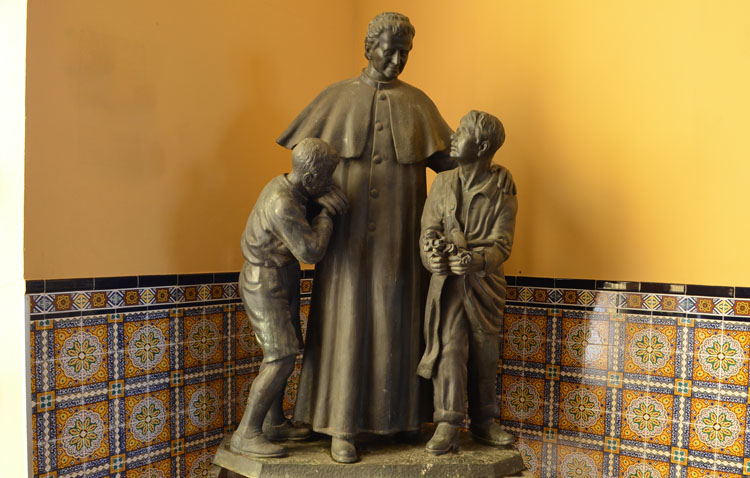 La previsión de lluvia pospone la colocación y bendición del monumento de Don Bosco hasta el viernes 2