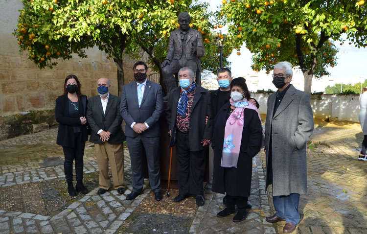 Utrera rinde homenaje a «Perrate» con un monumento en su honor [GALERÍA FOTOGRÁFICA]