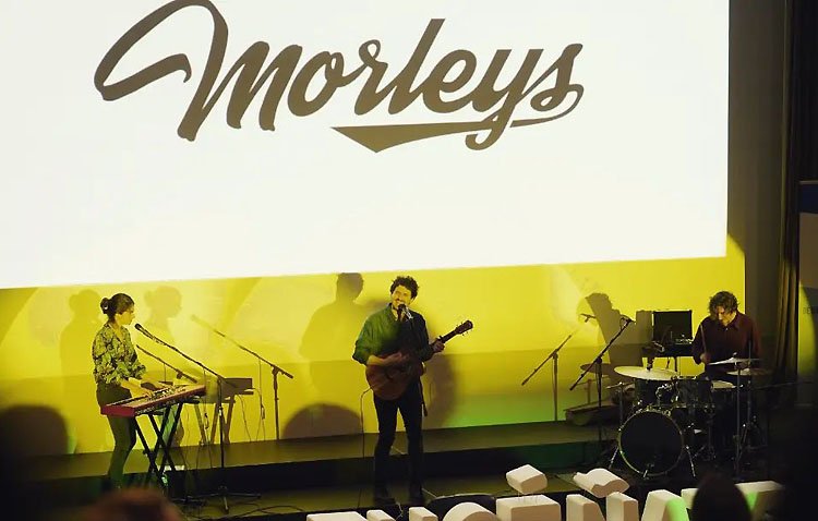 El ciclo ‘Cultura va por barrios’ visita Las Veredillas con el grupo utrerano Morleys