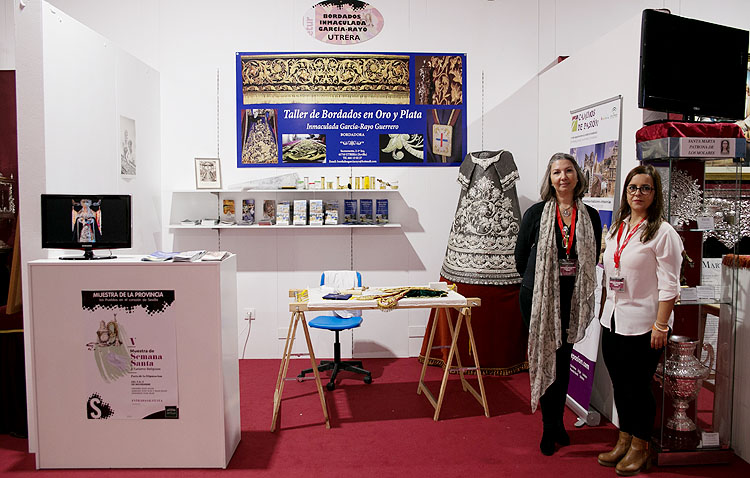 La bordadora utrerana Inmaculada García-Rayo, presente en la Muestra de Semana Santa y Turismo Religioso de la provincia