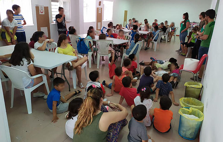 Las «colonias urbanas» de Mujeres de Santiago llegan con actividades estivales para niños en riesgo de exclusión social