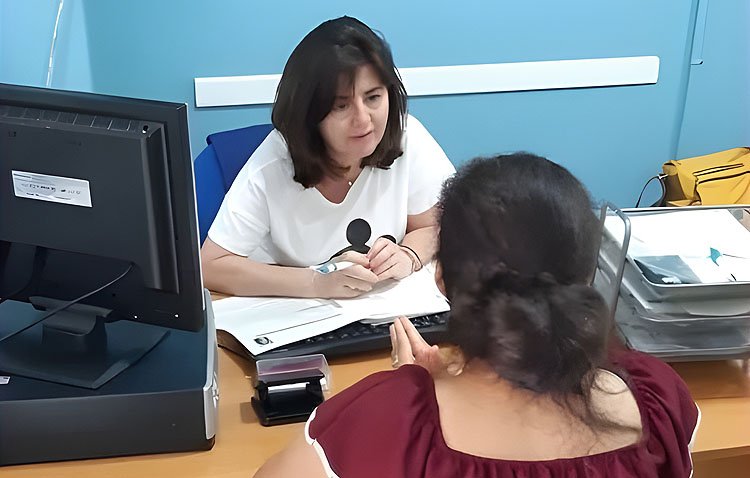 La asociación de mujeres de Santiago pone en marcha un programa de inserción laboral para colectivos vulnerables en Utrera