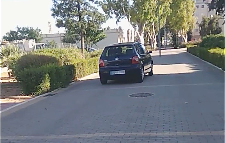 Multado con 200 euros tras circular con su coche por el paseo peatonal de la Cuesta del Merendero