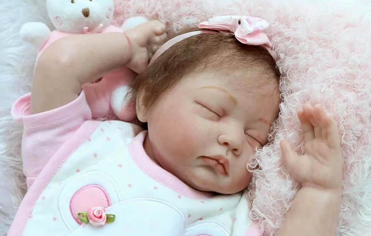 Un juez pide buscar a la estafadora de muñecos «reborn» por estar en paradero desconocido y no presentarse al juicio
