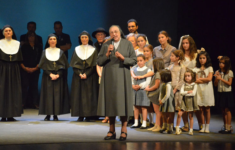 El espíritu salesiano inunda el teatro de Utrera con la visita de la madre general de las Salesianas