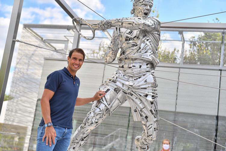 El autor del monumento del Abate Marchena, creador de la escultura con la que Roland-Garros ha homenajeado a Rafa Nadal