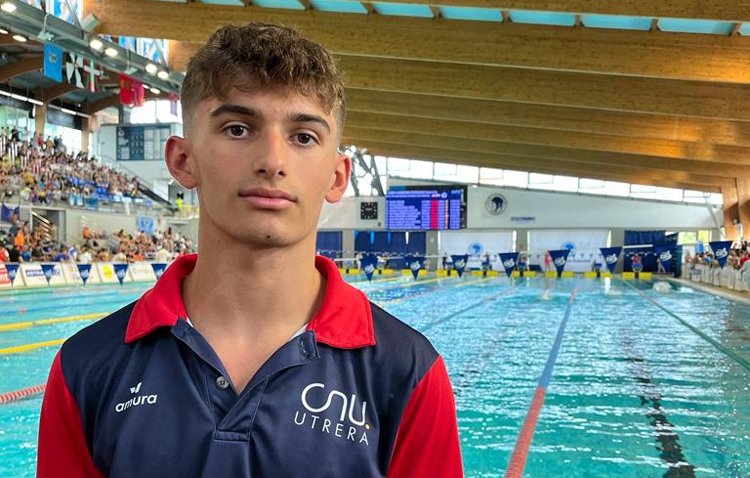 El nadador utrerano Javier Vela mejora su marca personal en el campeonato de España infantil
