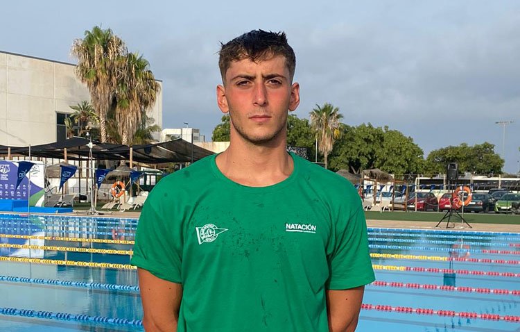 El utrerano Jorge Pérez sube al pódium en un campeonato andaluz de natación