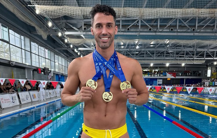 El nadador utrerano Antonio Pedro hace historia y consigue tres oros en el campeonato de España máster