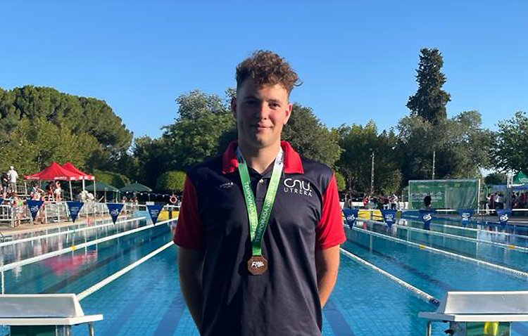 El nadador utrerano Julio Payán consigue la medalla de bronce en el Campeonato de Andalucía