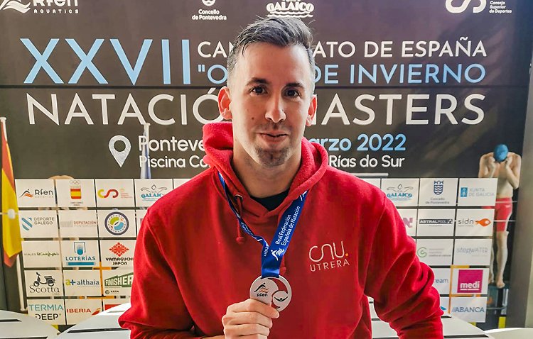 El nadador utrerano Paco Galera, medalla de plata en el campeonato de España Máster