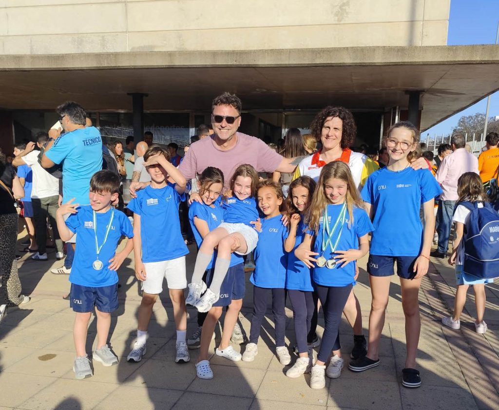 La escuela del Club Natación Utrera brilla en la Final del Circuito Provincial de Diputación con cinco medallas