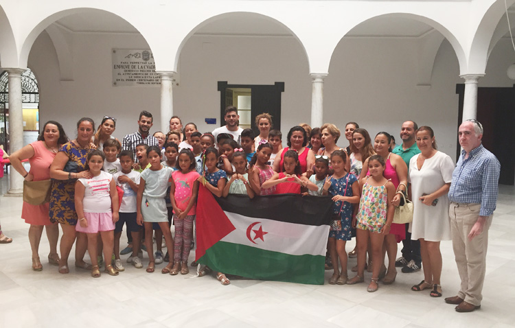 Una veintena de niños saharauis ya disfrutan en Utrera de dos meses de vacaciones estivales