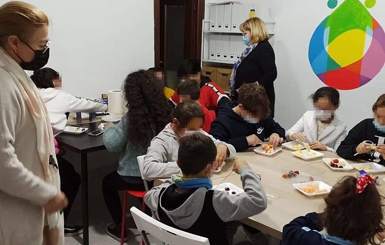 Una merienda solidaria por cada papeleta de sitio, el objetivo de una campaña de la hermandad de los Estudiantes