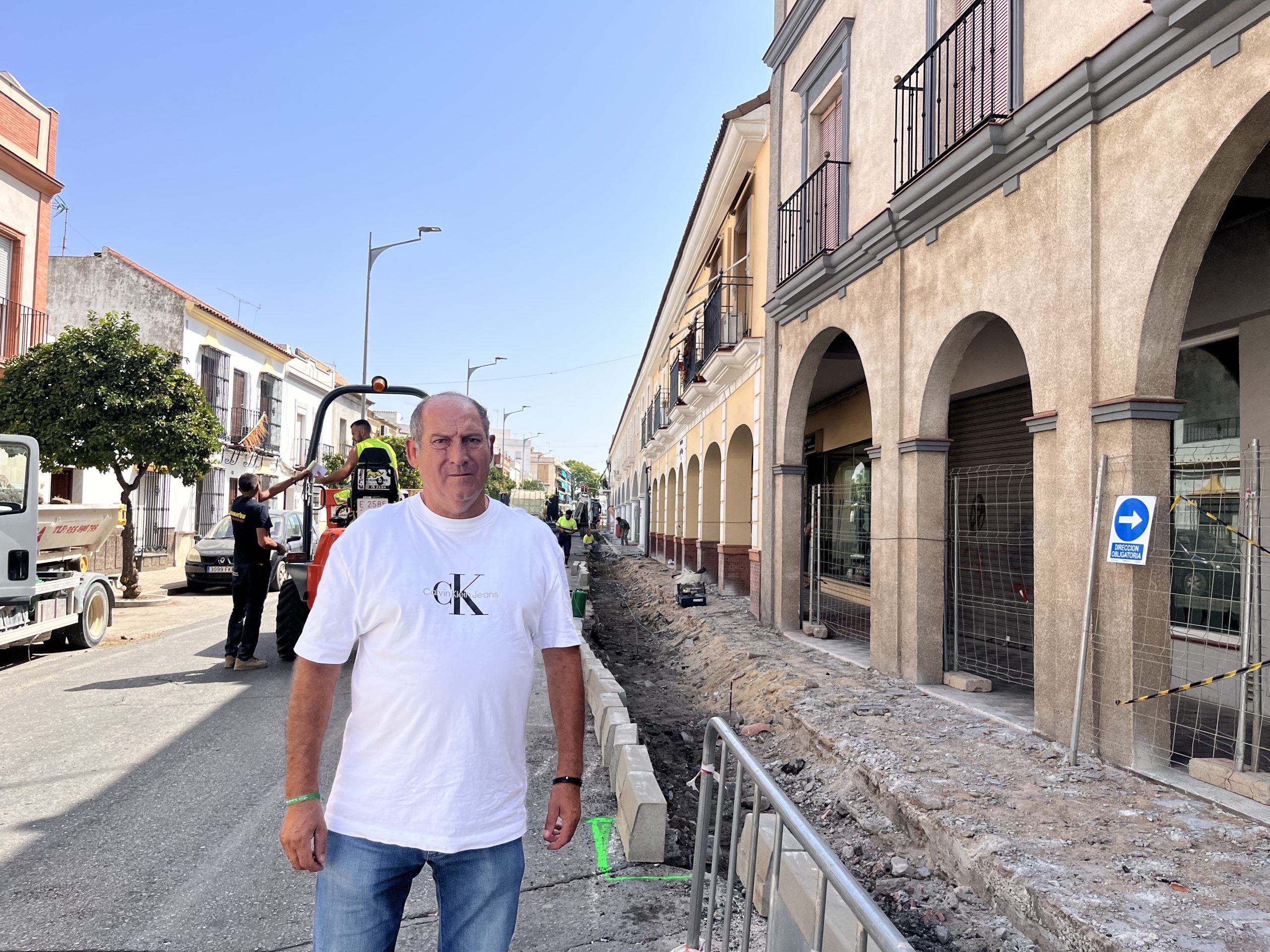 La avenida Juan XXIII sufre cortes de tráfico a causa de las obras del carril bici