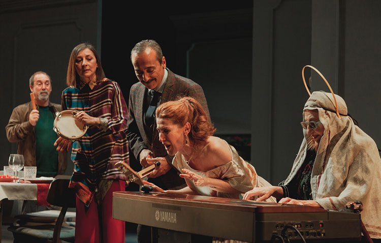 Una comedia teatral repleta de conocidos actores llega a Utrera para dar vida a una peculiar Nochebuena familiar