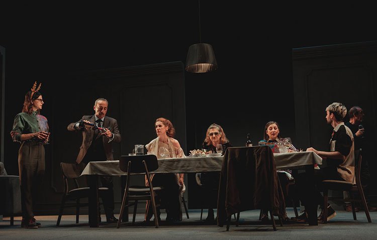 Un elenco de conocidos actores hace parada en el teatro de Utrera con una comedia sobre Nochebuena