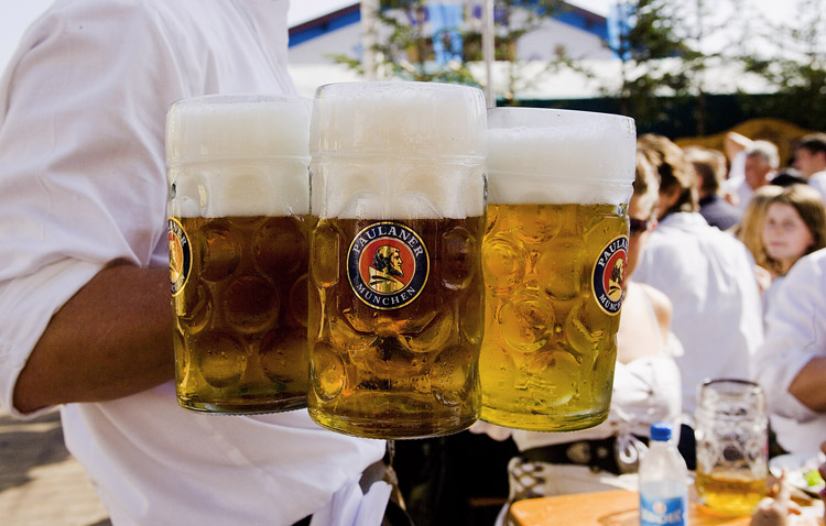 La fiesta de la cerveza «Oktoberfest» llega este fin de semana a la plaza de toros de la mano de la hermandad de los Gitanos