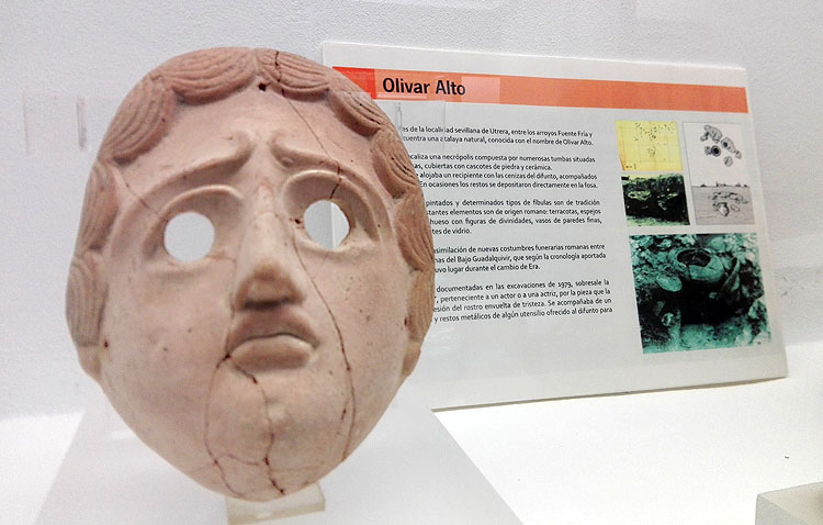 Cuatro décadas de misterio en torno a la enigmática máscara encontrada en el yacimiento del Olivar Alto de Utrera