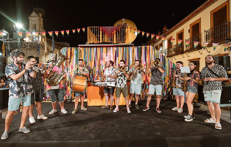Actuación de la Terremoto de Alcorcón, una marcha y un pregón de homenaje a Fernando ‘La Estrella’ en la fiesta del ‘Orgullo’ en Utrera