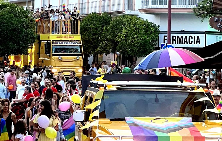 Utrera se echó a la calle para celebrar la diversidad en su primera fiesta del Orgullo [GALERÍA]