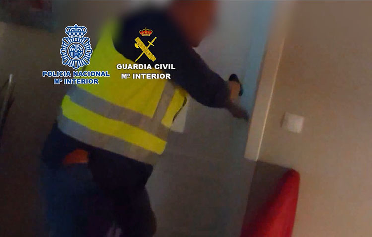 Así fue la espectacular operación contra el narcotráfico desarrollada en El Palmar de Troya (VÍDEO)