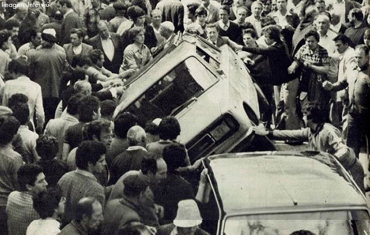 El día en el que casi linchan al ‘papa’ Clemente y su coche acabó quemado tras tirarlo por un puente