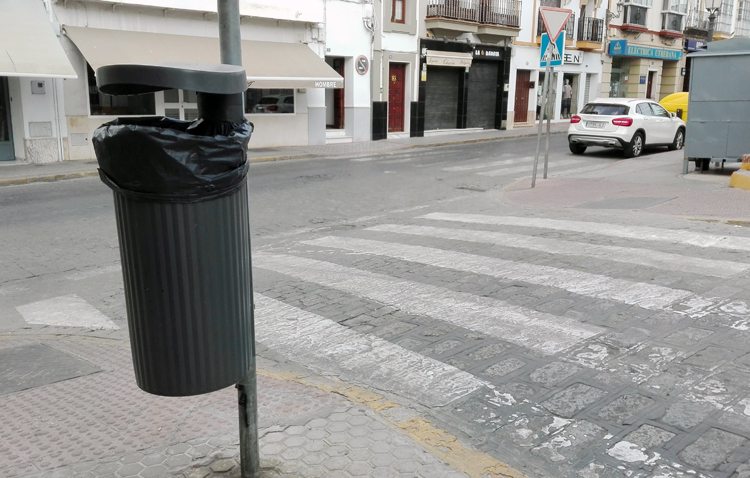 Casi 1.000 papeleras nuevas para las calles de Utrera