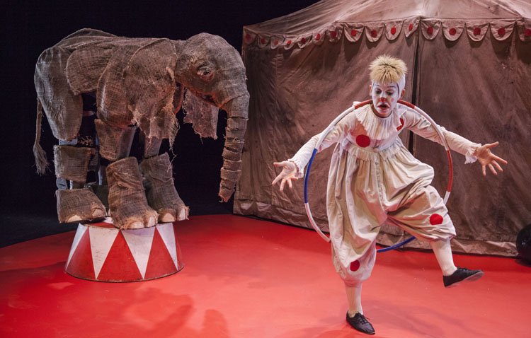 Teatro, música y coreografías se mezclan en una cita familiar que hace parada en Utrera