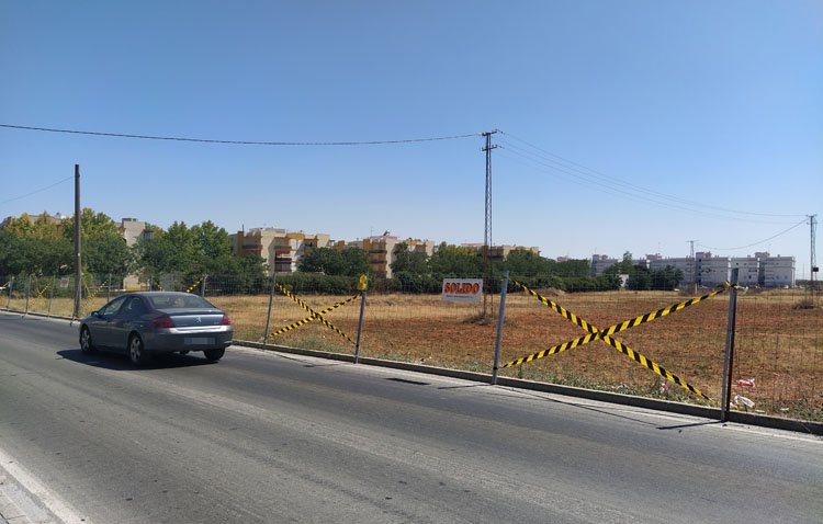 Comienza la urbanización de la gran parcela frente a la gasolinera BP para una superficie comercial, zonas verdes y equipamientos