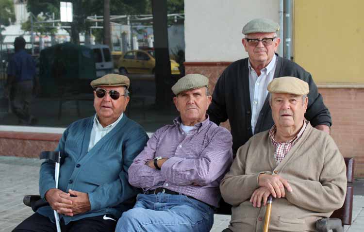Un «parlamento» en plena calle en Utrera (AUDIO)