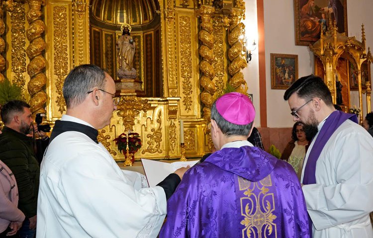 La parroquia de San José incorpora un retablo neobarroco de finales del siglo XIX