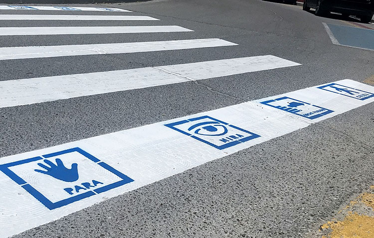 Ciudadanos reclama en Utrera iniciativas de integración de las personas con autismo como pictogramas en los pasos de peatones