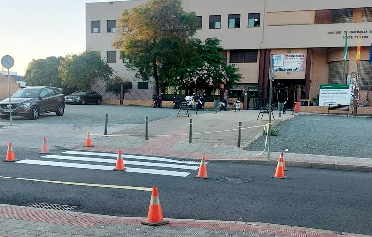 El Ayuntamiento de Utrera pone en marcha una campaña de pintado de los pasos de peatones