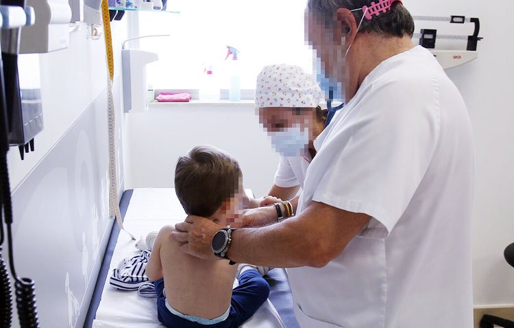 La Junta de Andalucía inicia el procedimiento para cubrir tres plazas vacantes de pediatras en Utrera