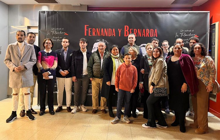 Gran acogida en el estreno de la película-documental de Fernanda y Bernarda en Utrera