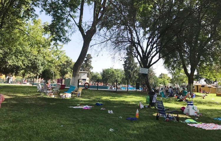 Utrera abrirá este verano la piscina de Consolación con cita previa y el césped parcelado