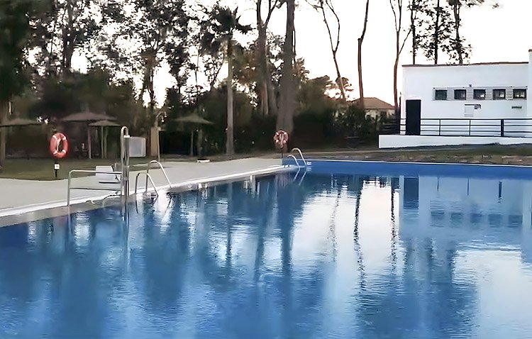 Utrera abre por primera vez sus cinco piscinas municipales