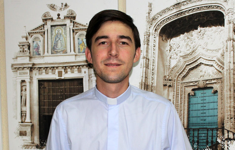 Plácido Díaz celebra su primera misa en Utrera como sacerdote