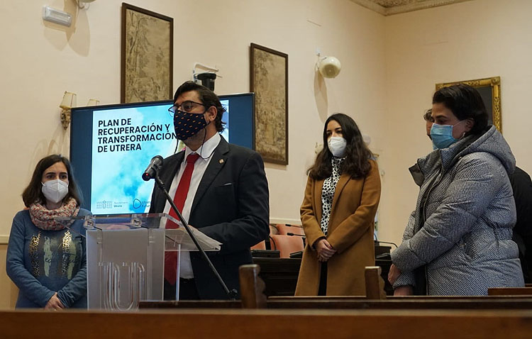 Utrera pone en marcha un histórico plan con 28 millones de euros de inversión en dos años para «transformar» la ciudad