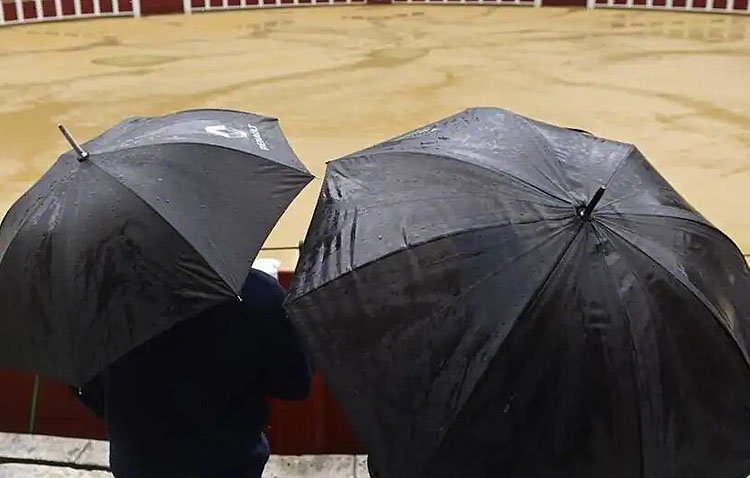 La lluvia obliga a suspender la corrida de rejones en Utrera