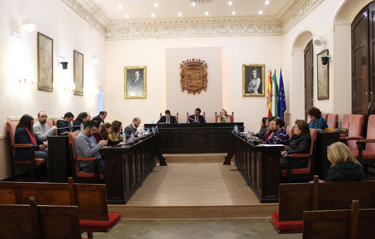 El pleno municipal ratifica el traslado de la sede de Aguas del Huesna a Utrera
