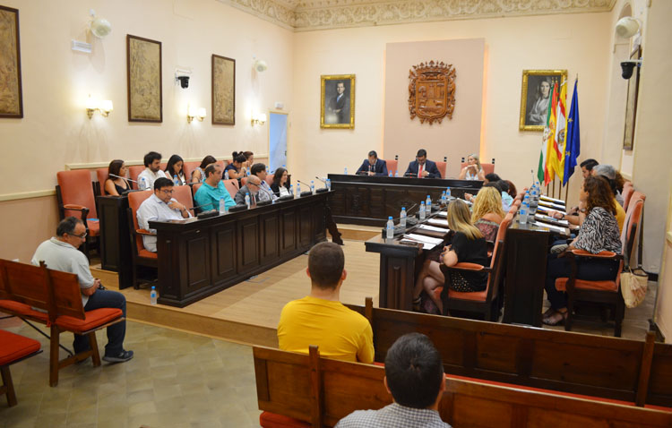 El Ayuntamiento de Utrera aprueba los sueldos de los concejales con la abstención de Ciudadanos y el voto en contra de (JxU)