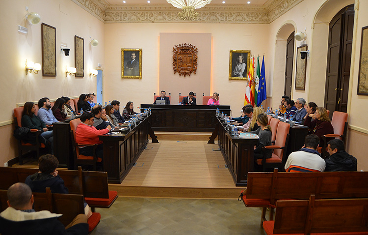 El debate sobre el estado de la ciudad pone de manifiesto un año más las dos visiones enfrentadas sobre Utrera