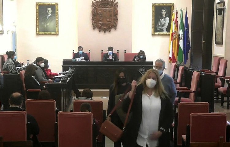 La oposición abandona un pleno extraordinario que Juntos por Utrera asegura que se convocó «después de la hora de inicio»