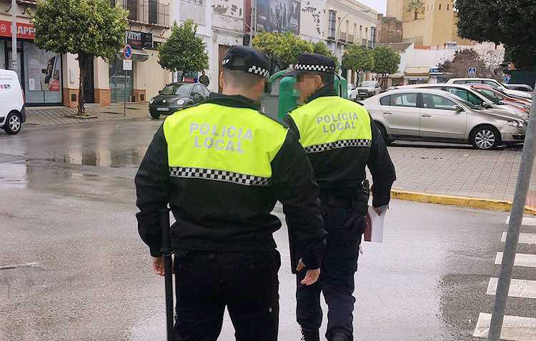 La Policía Local de Utrera detecta «más casos de los deseables» de personas que no guardan la cuarentena domiciliaria