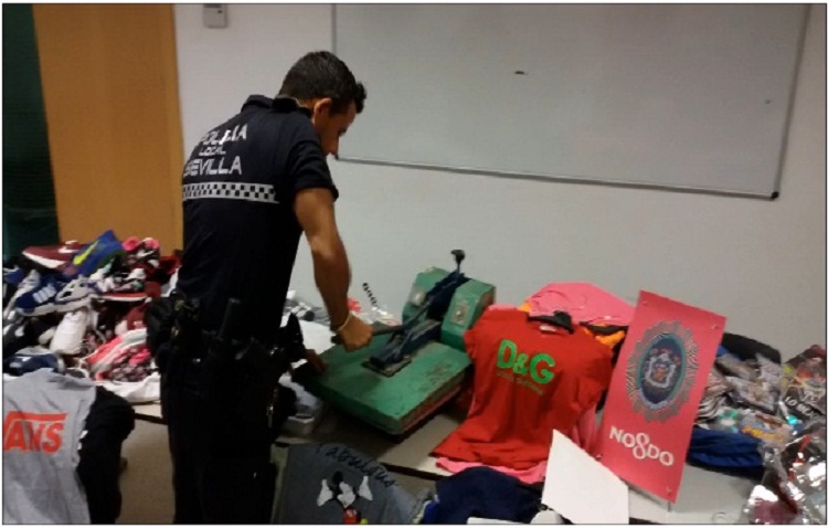 La última moda para crear ropa falsificada en el parque Alcosa de Sevilla