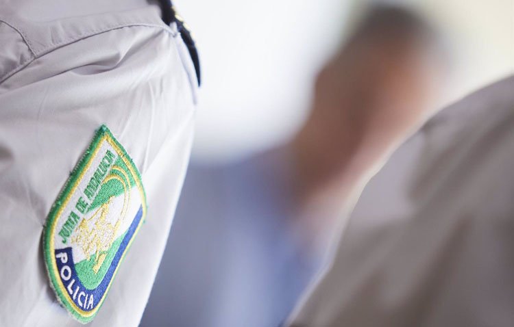 Ingresa en un centro de menores una joven de 14 años que «malvivía» con su novio en las calles de Utrera
