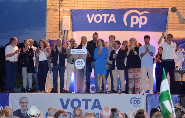 El PP afronta las elecciones aglutinando «una enorme ilusión y esperanza» y con el apoyo de Juanma Moreno en Utrera